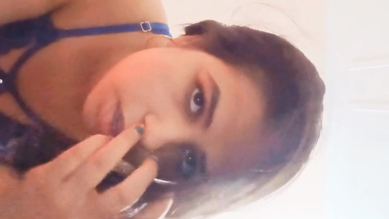 Hot Sis: Latika - sexo duro con gran polla negra