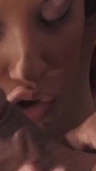 섹시한 젊은 창녀와의 특별한 구강성교
