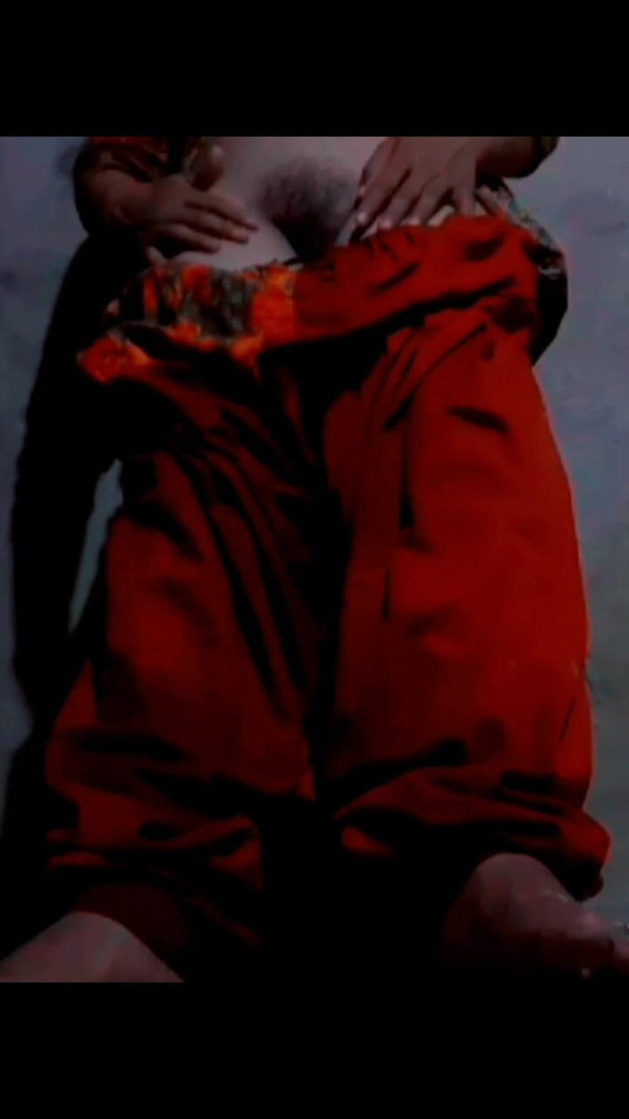 TricolorMusic3: Gadis seksi ini lagi asik pamer memek aduhainya!