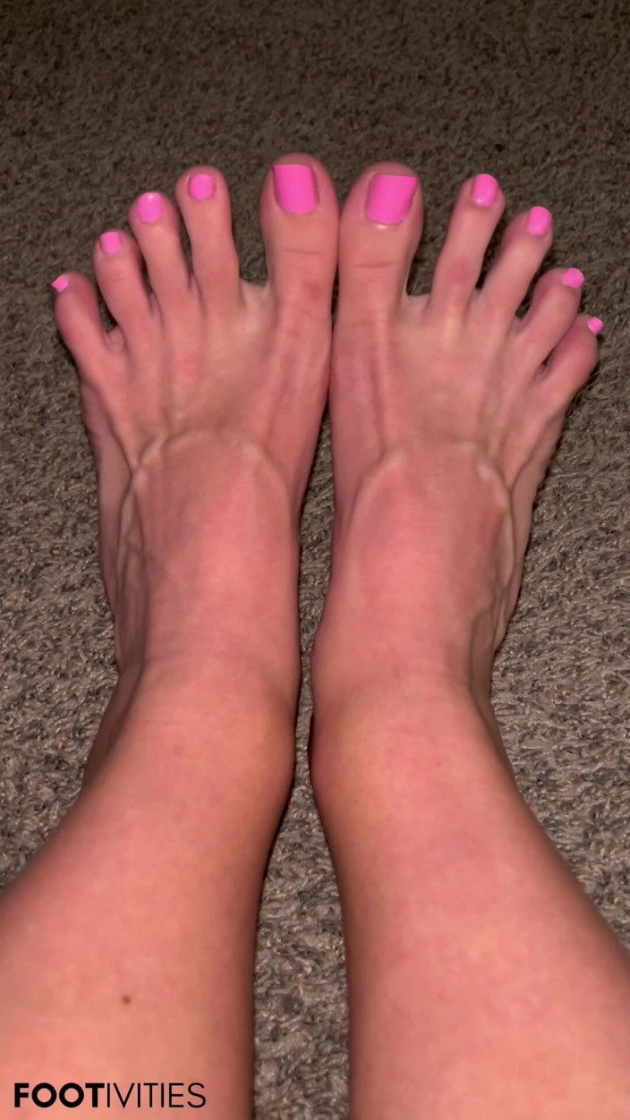 footivities: Veiny Stopy Po Prysznicu - Cicha Złośliwość Stóp Ivys Footivities