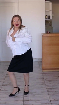 İş kadını striptiz yapıyor, oral seks, meme sikişi