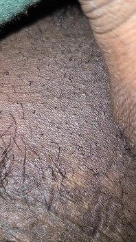 Je parle coquin à mon beau-père en me doigtant