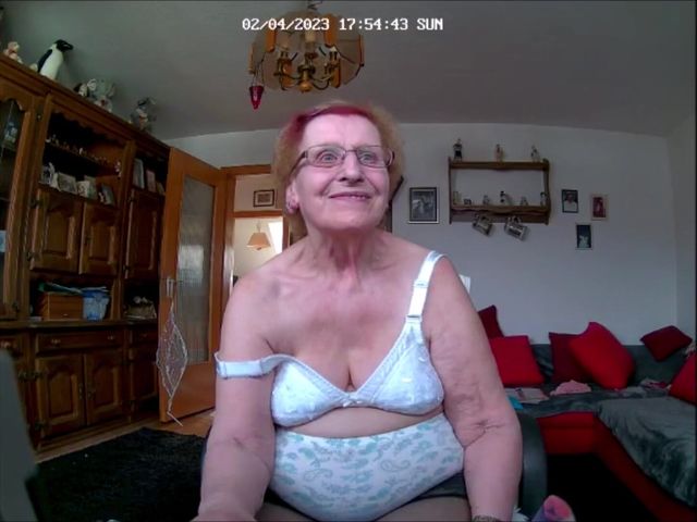 Granny in Underwear and Stockings (Hot granny Heisseoma)