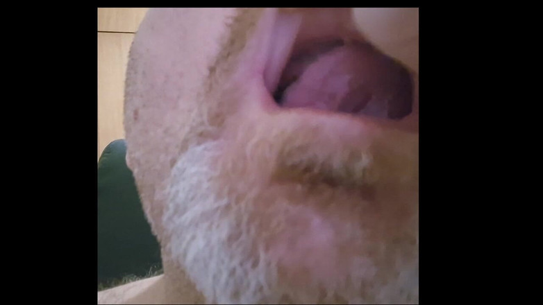 ChubbyDaddyBearLuka: Беззубий ведмідь впускає нас у свій рот - фетиш на рот