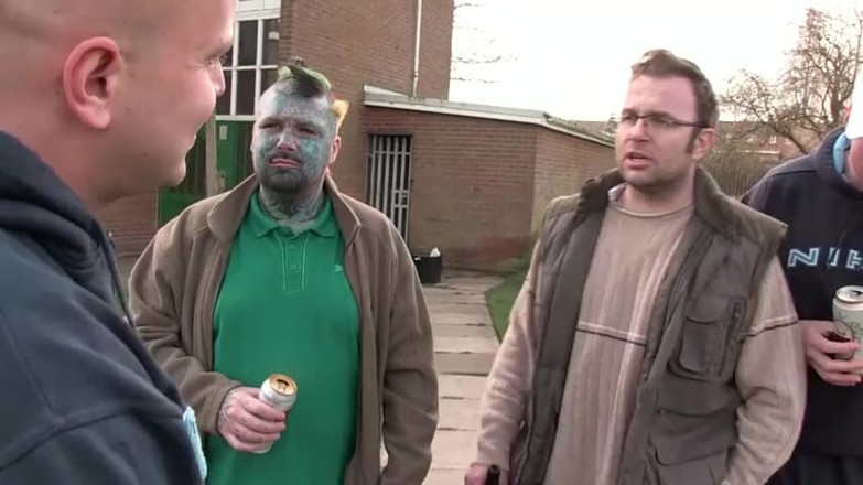 Dark Alley Orgy: Брюнетка жорстко трахається публічно