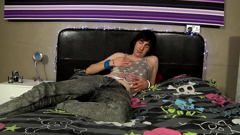 Homo Emo: 부드러운 날씬한 자지 쓰다듬기 소년