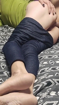 Ein Bett Mit Der Reifen MILF Meiner Stiefmutter Teilen