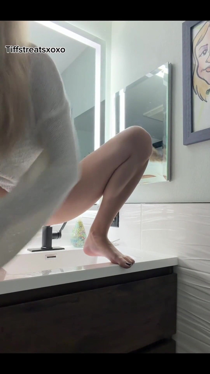 Tiffstreatsxoxo: Wastafel kencing di kamar mandi tamu - close up