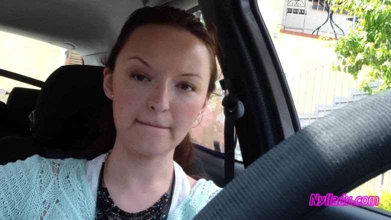 Nyllady: Nyllady jedzie w mieszkaniach i zmienia swoje wężowe stopy w...