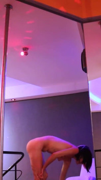 Rondlopen met een enorme plug in mijn kont