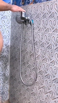 Mi ha fatto gemere il miglior sesso tra la doccia