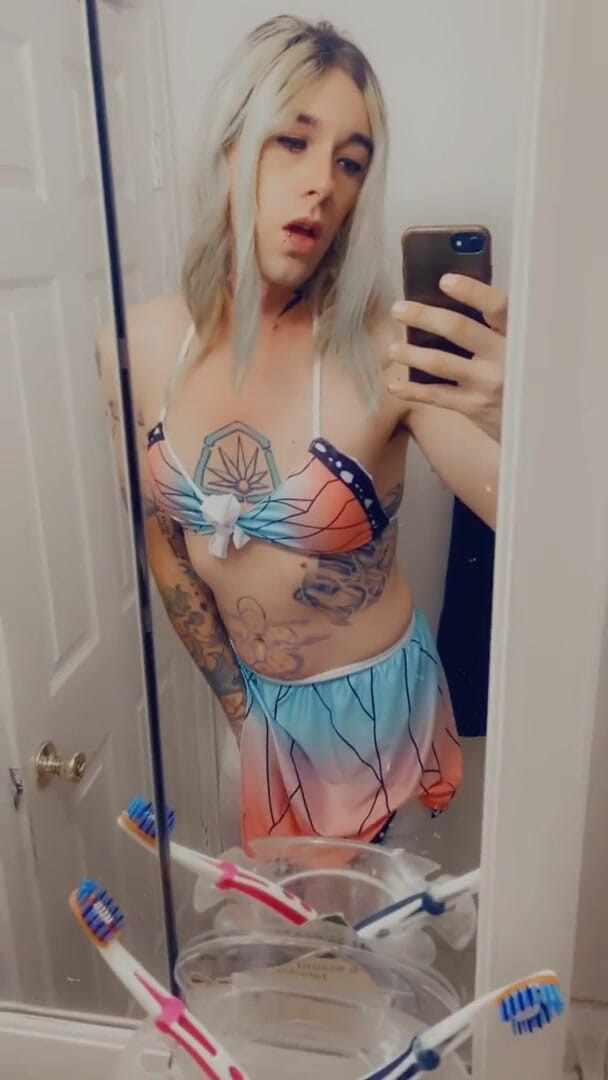CarmenMelatonin: Sexy swimsuit slut