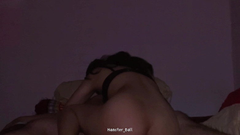 Hamster_Ball: Малайська 18+ сука, яка просто робить мінет моєму члену вперше