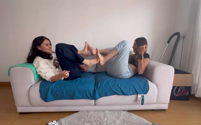 scarlettandc: Dvě ženy zápas s nohama