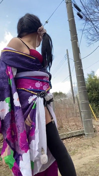 Nr. 104 O frumusețe fantomă de kimono care a apărut în câmpul de iarnă Un travestit merge în soare - Partea 1