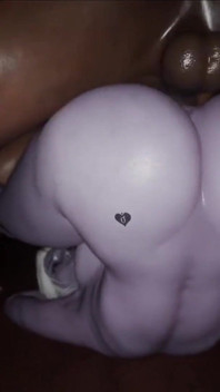 Madruga3d Děvka s velkým zadkem toužící po masivních černých ptácích je intenzivně ošukaná v hardcore, špinavý sex s těsnou kundičkou rozevřenou