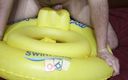 Inflatable Lovers: Желтый поплавок