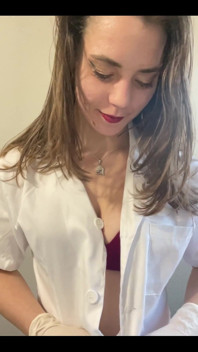 The Nurse Wants to Have Fun When the Doctor Is Running Late
