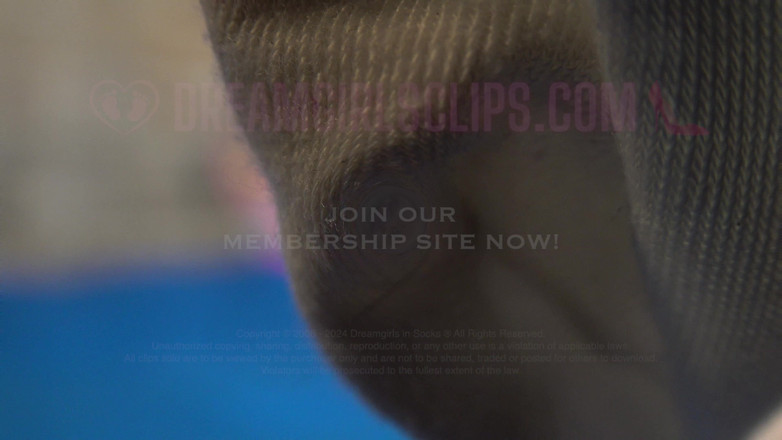 Dreamgirls Clips: Laura's Hello Kitty Feet - (dreamgirls i Socks)