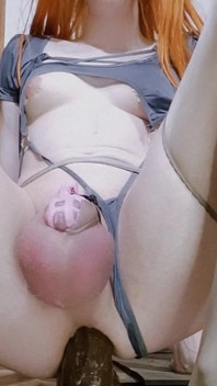 Plaisir anal en cage, orgasme