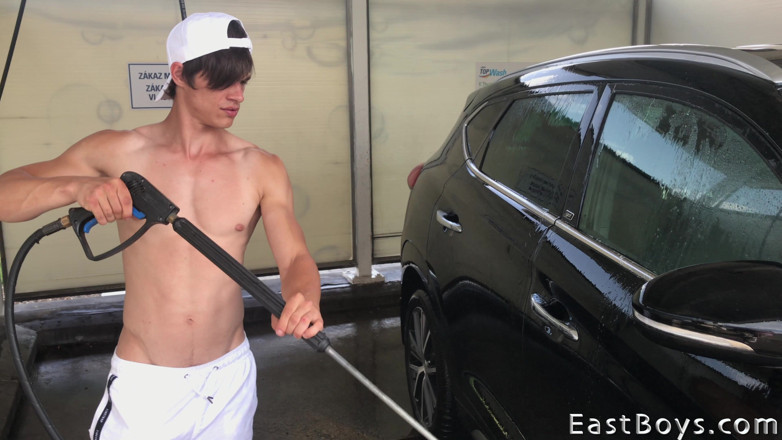 East Boys studio: Outdoor Summer Handjob with Daniel Donovan