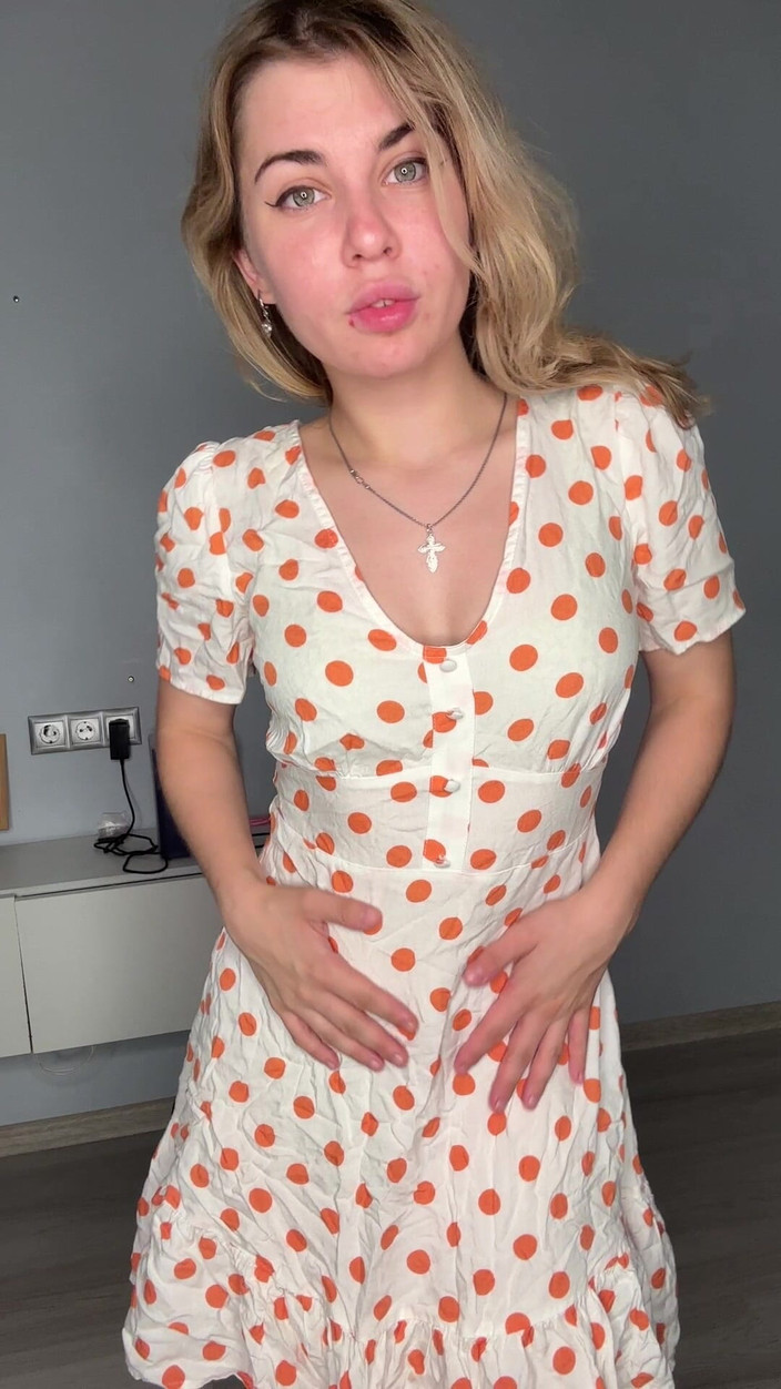 Misty Phoenix: Cara muasin kamu pakai gaun ini adalah hal yang paling...