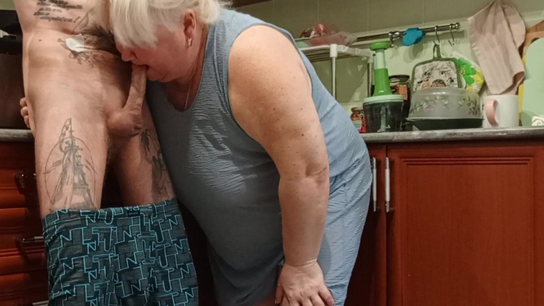 Zona901: Отшлепанная соседка, в задницу трахнули в рот, киску и сперму в рот