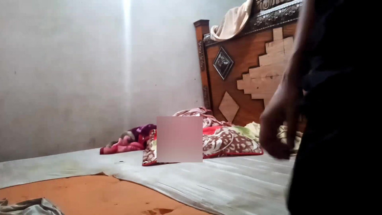 Khani: Une aventure matinale sexy avec une bhabhi desi sexy à la...
