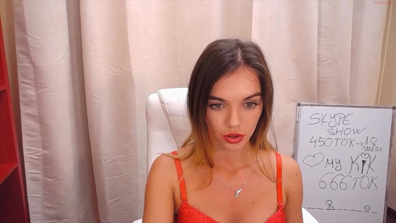 Flexilady: Russian Gymnast in Front of Webcam