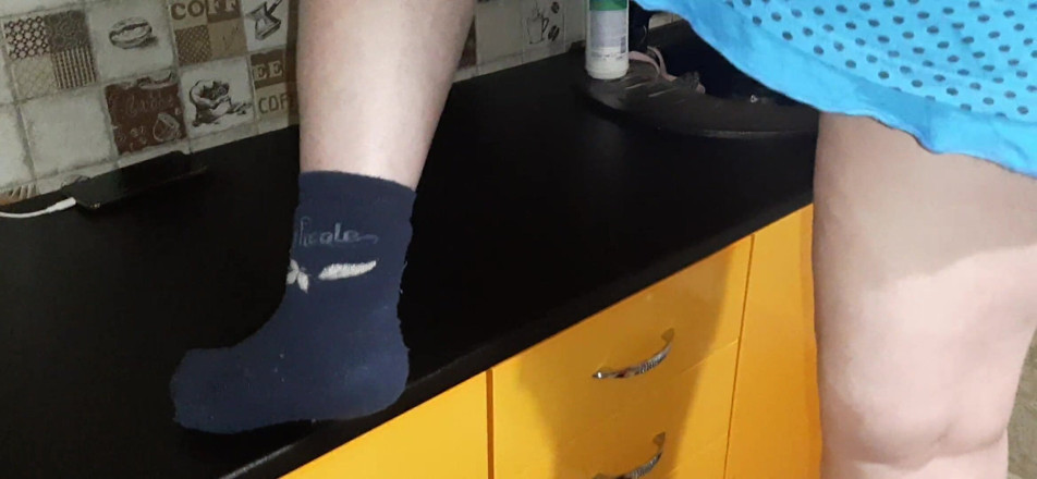 Vik_All: Mijn stiefmoeder was de keuken aan het schoonmaken en liet...