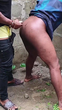 Futând pe la spate fundul ăla bussy