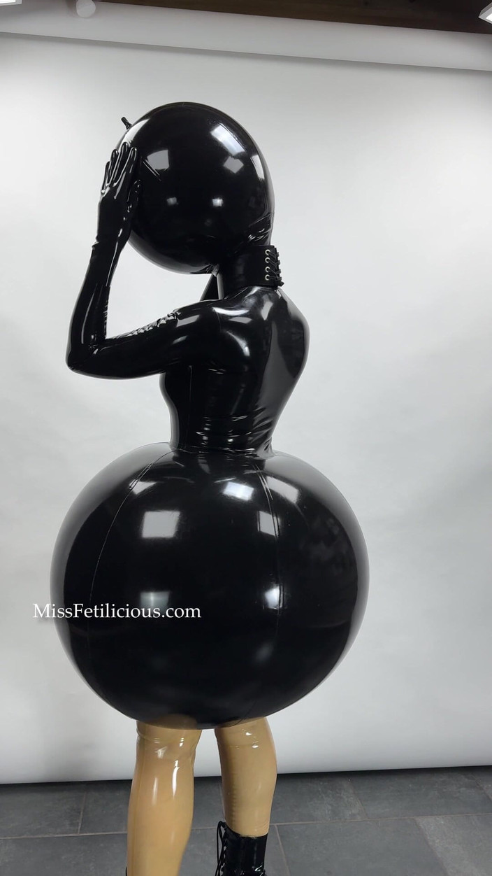 Miss_Fetilicious: Che ne pensi del mio vestito gonfiabile?