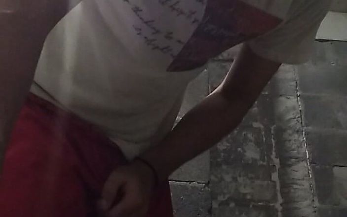 AlexAlejandro13: 넌 내가 오줌을 싸는 걸 좋아해