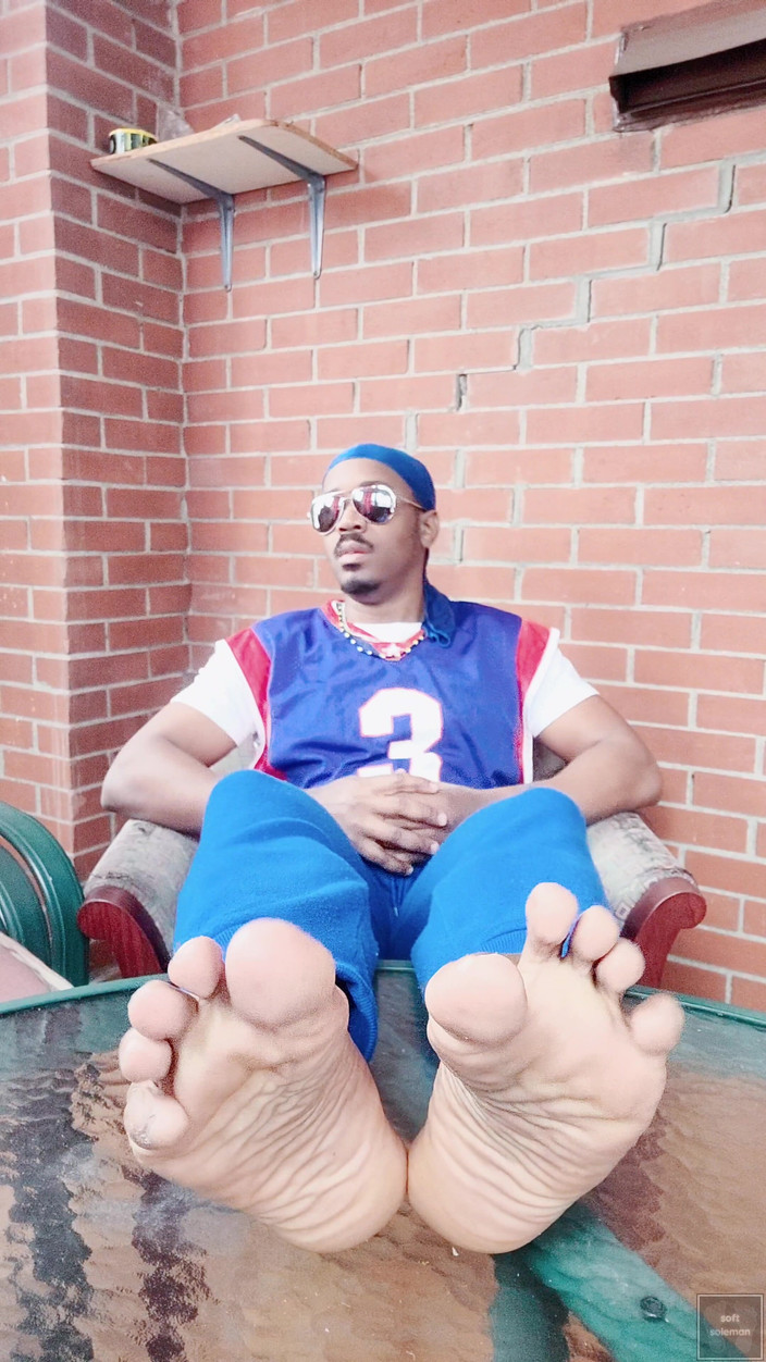 Soft Soleman: I Wiggle and Scrunch My Male Feet (2025)