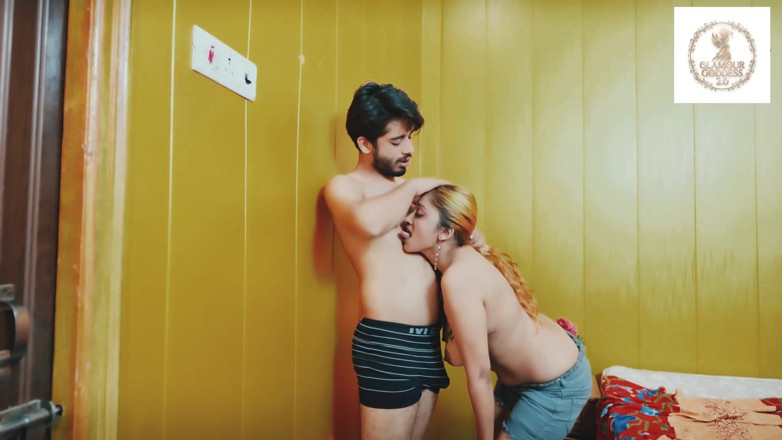 Sexymaal12324: 18-jarige Indische student uitgenodigd in hotel kont en strakke kut...