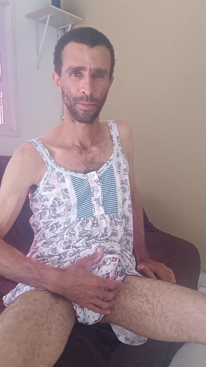 osmar1221: Boşalana kadar oturma odasında mastürbasyon yapıyorum