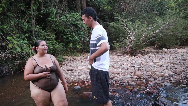 Lexly_16: Meu amante vizinho depila meu ovo e depois chupa até...