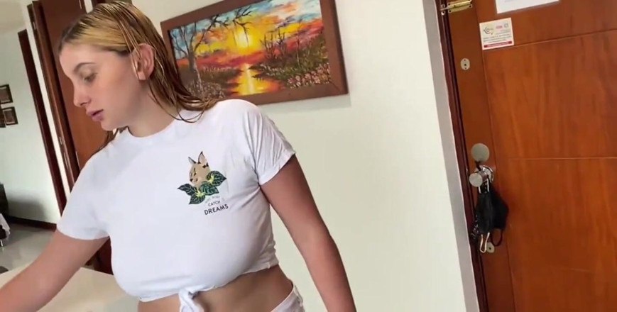 Ivana Montana: 발정난 라틴계녀 하녀에게 섹스를 했어