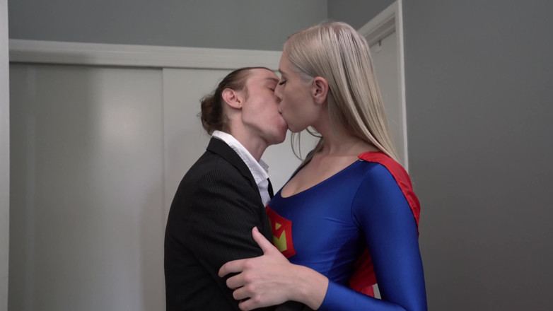 Conor Coxxx: Participare rușinoasă cu Kay Lovely ca super-fată