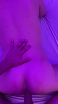 Tipul mai în vârstă l-a dus pe noul la motel