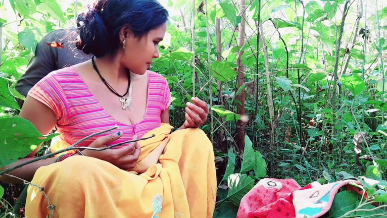 Renudbf: Indisches desi, frisch verheiratetes mädchen will sex im freien haben,...