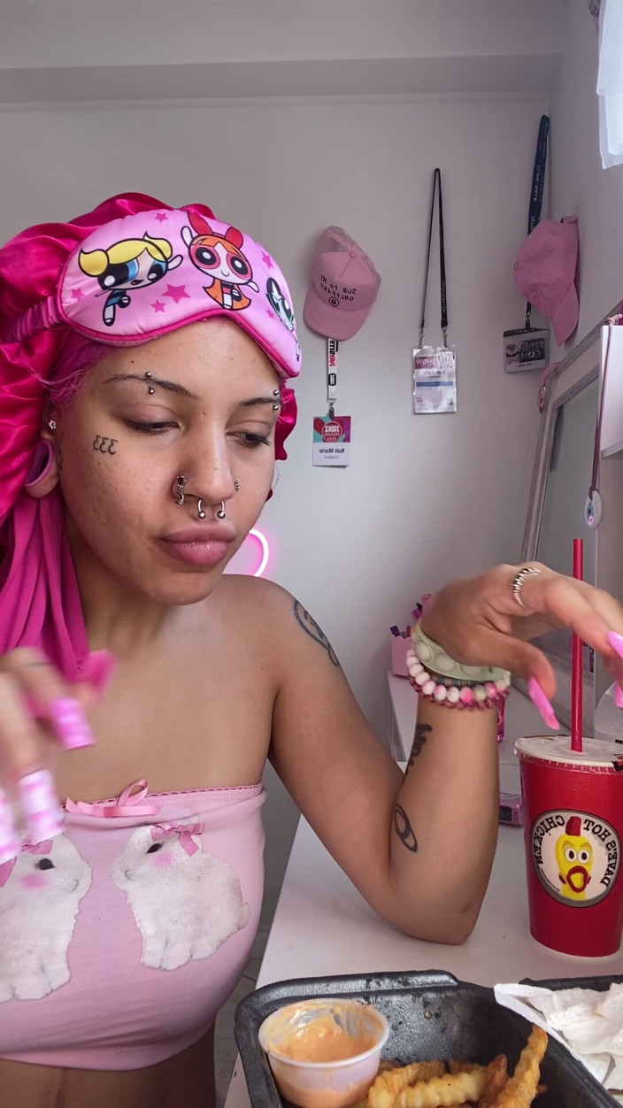 Nali Marie: Sbocchinamento cibo asmr croccante mukbang mangia cibo caldo salsa di...