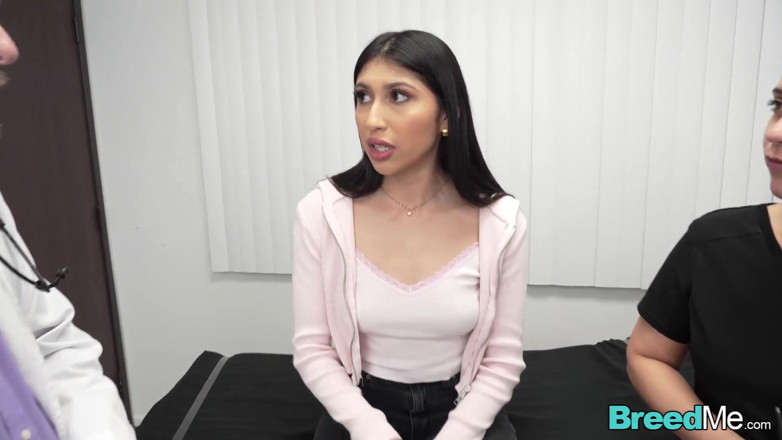 BreedMe: Traitement de fertilité non conventionnel - Penelope Woods, latina sexy