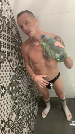 Luke: Botella de mear como regalo