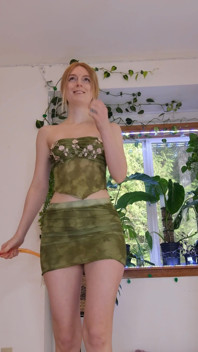 Hula Hoop se svléká