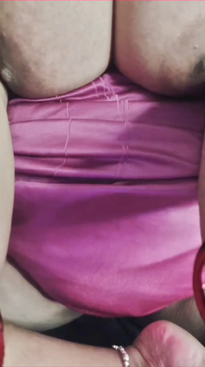 Sexy123grl: Девушка дези с большими сиськами показывает все свое тело