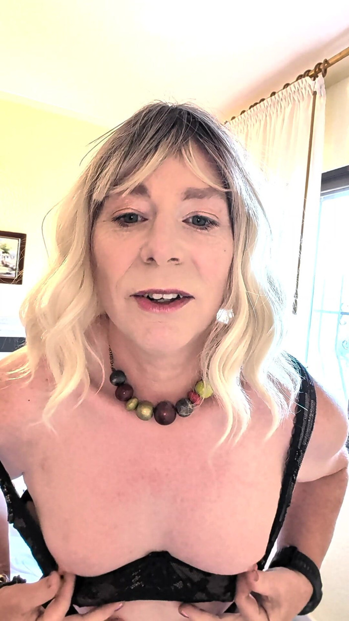 NikkiGee: Nikkis saftiger arsch