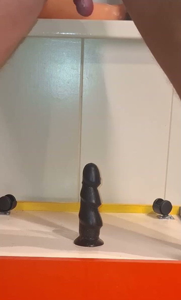 NoFace Twink X: Nahaufnahme! Analspiel twink reitet dildos