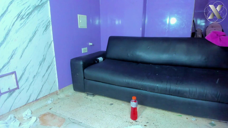 X Live Community: Víte, jak mě nutí přijít jen s penisem v krku?