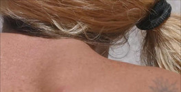 Natalie K: Close up fingering memekku sambil bugil di luar ruangan, melepas...
